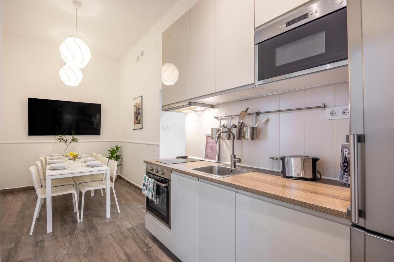 Central Grand Apartment With 5Bedrm 2Bathroom Budapest Eksteriør billede