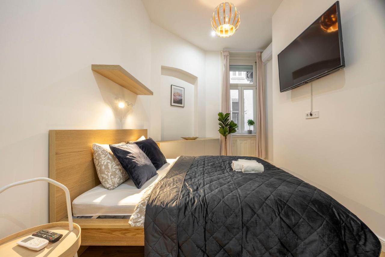 Central Grand Apartment With 5Bedrm 2Bathroom Budapest Eksteriør billede