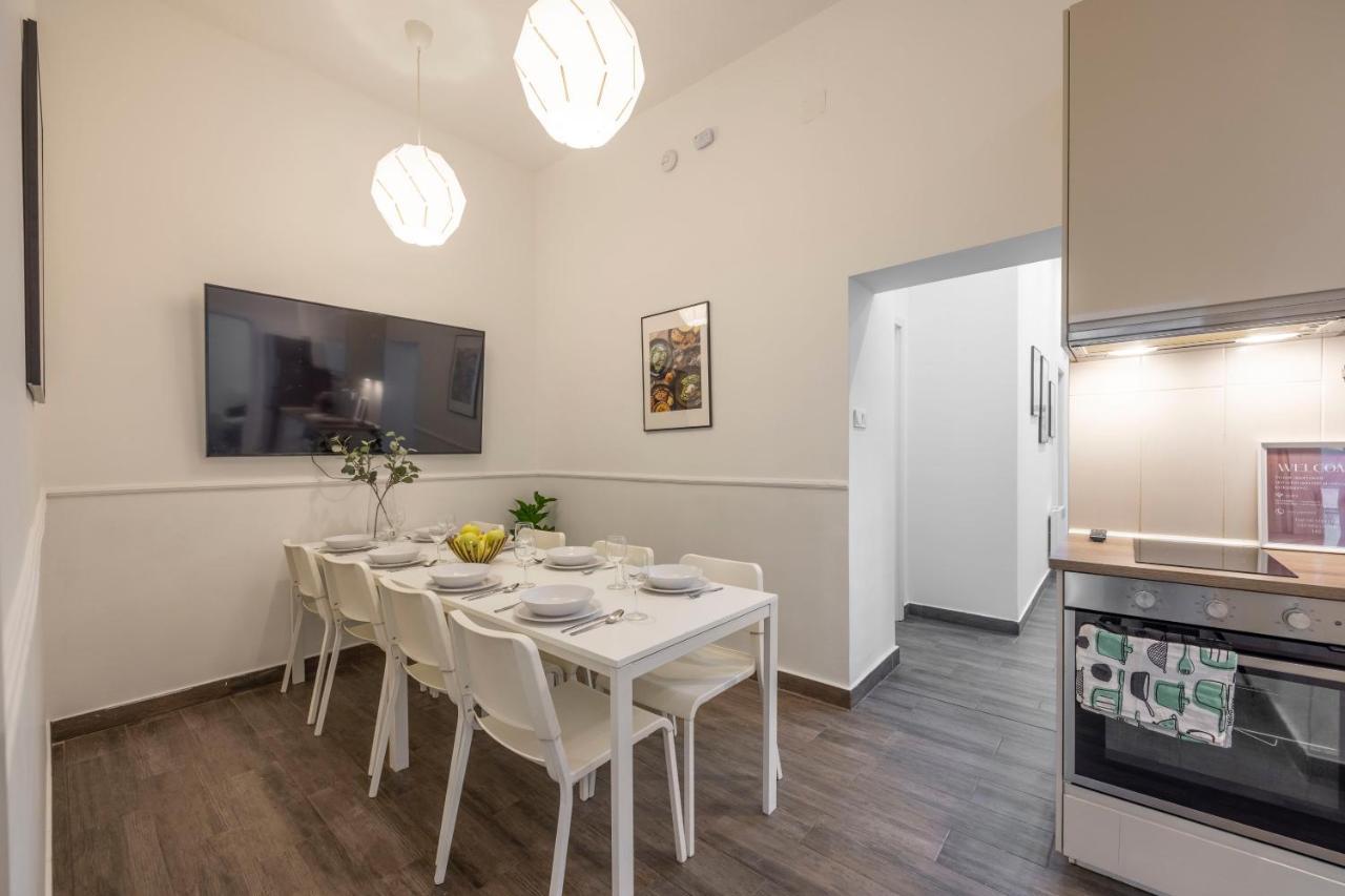 Central Grand Apartment With 5Bedrm 2Bathroom Budapest Eksteriør billede